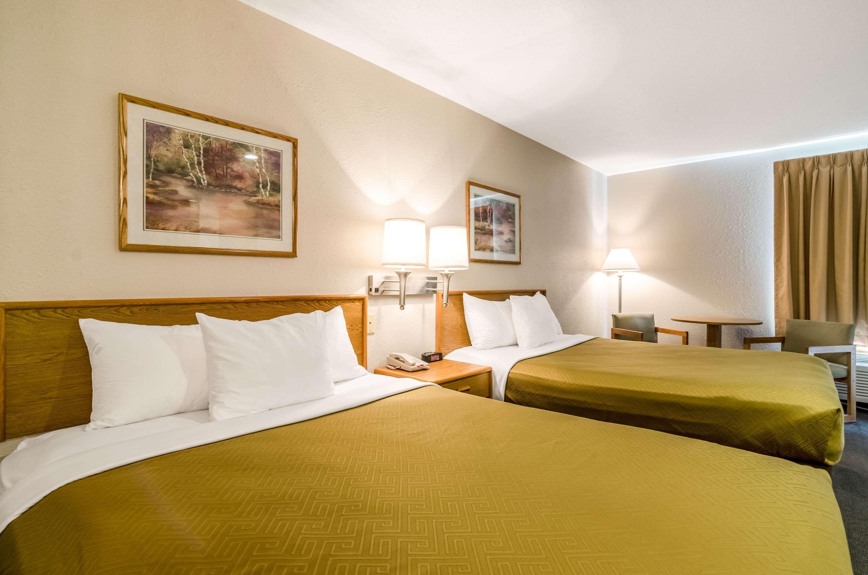 Rodeway Inn Ainsworth Extérieur photo