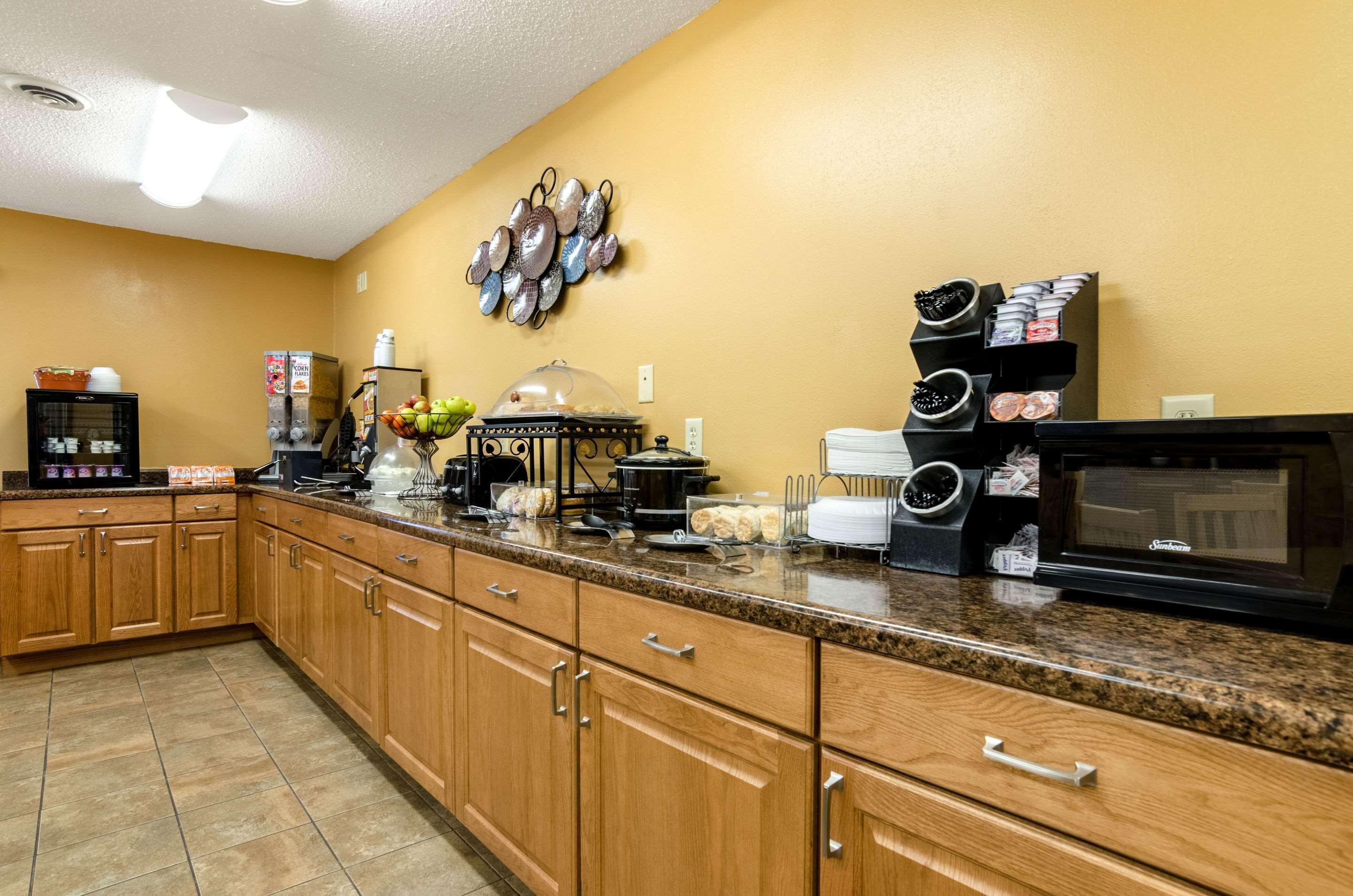 Rodeway Inn Ainsworth Extérieur photo