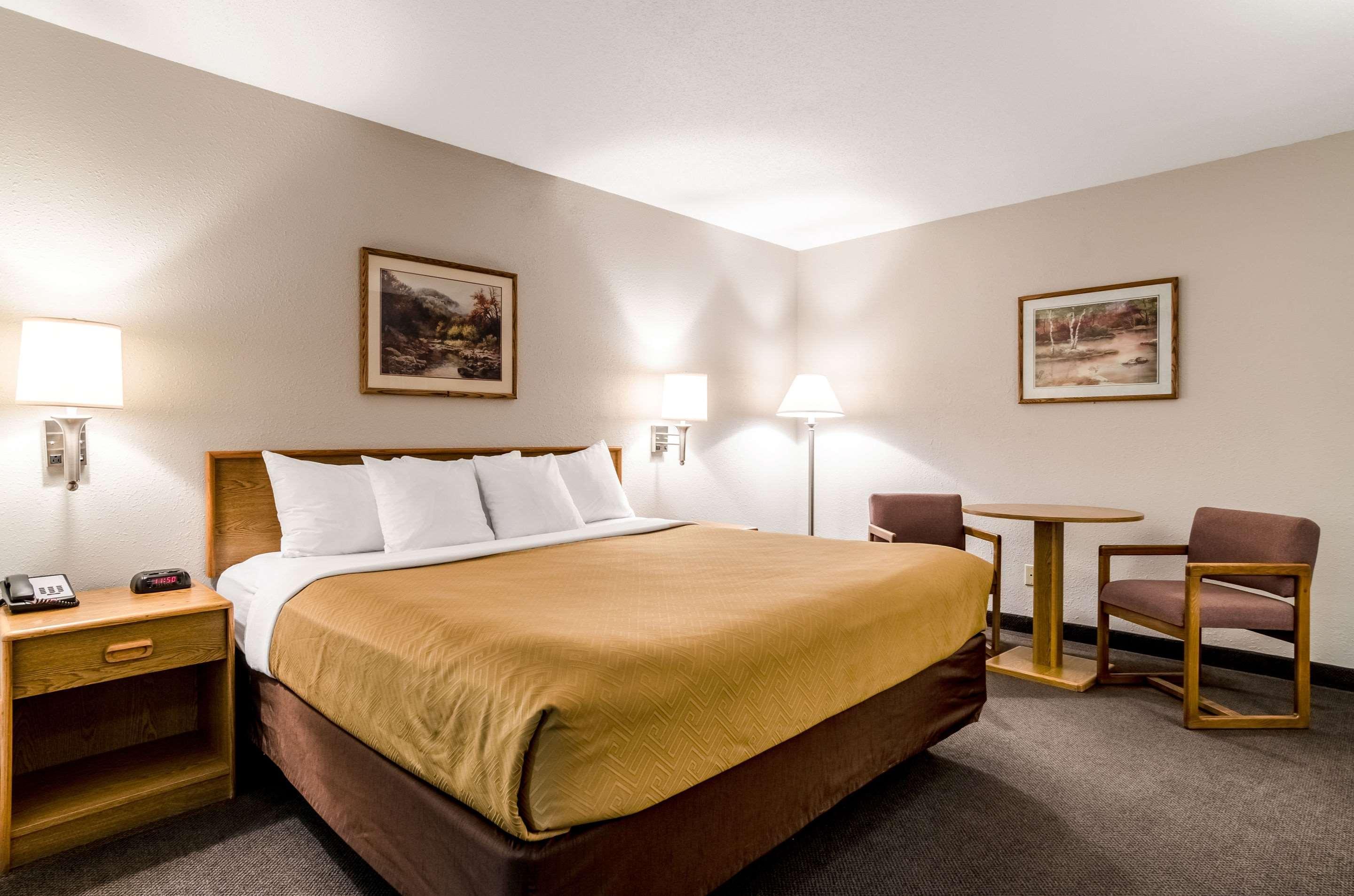 Rodeway Inn Ainsworth Extérieur photo