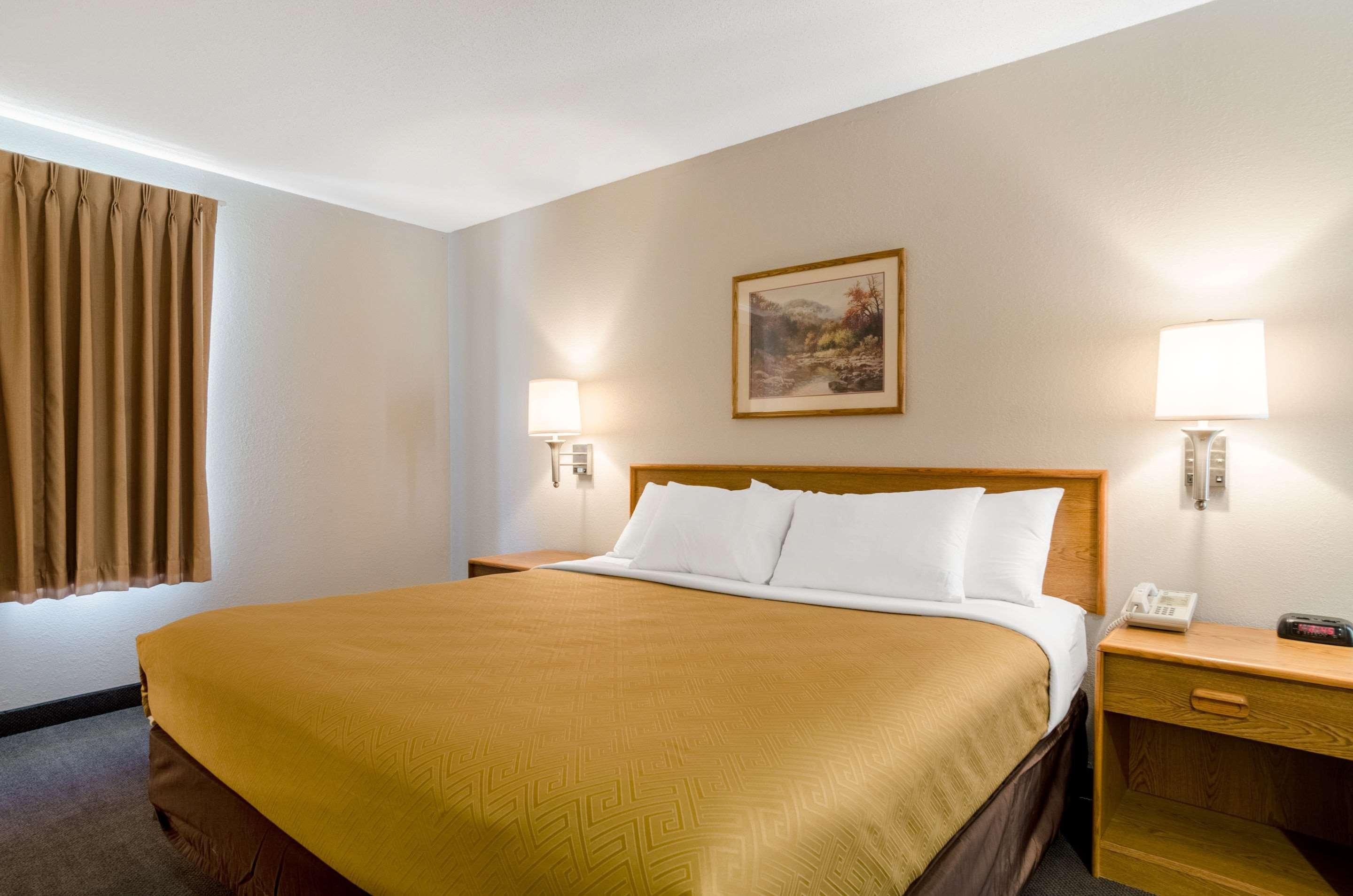 Rodeway Inn Ainsworth Extérieur photo