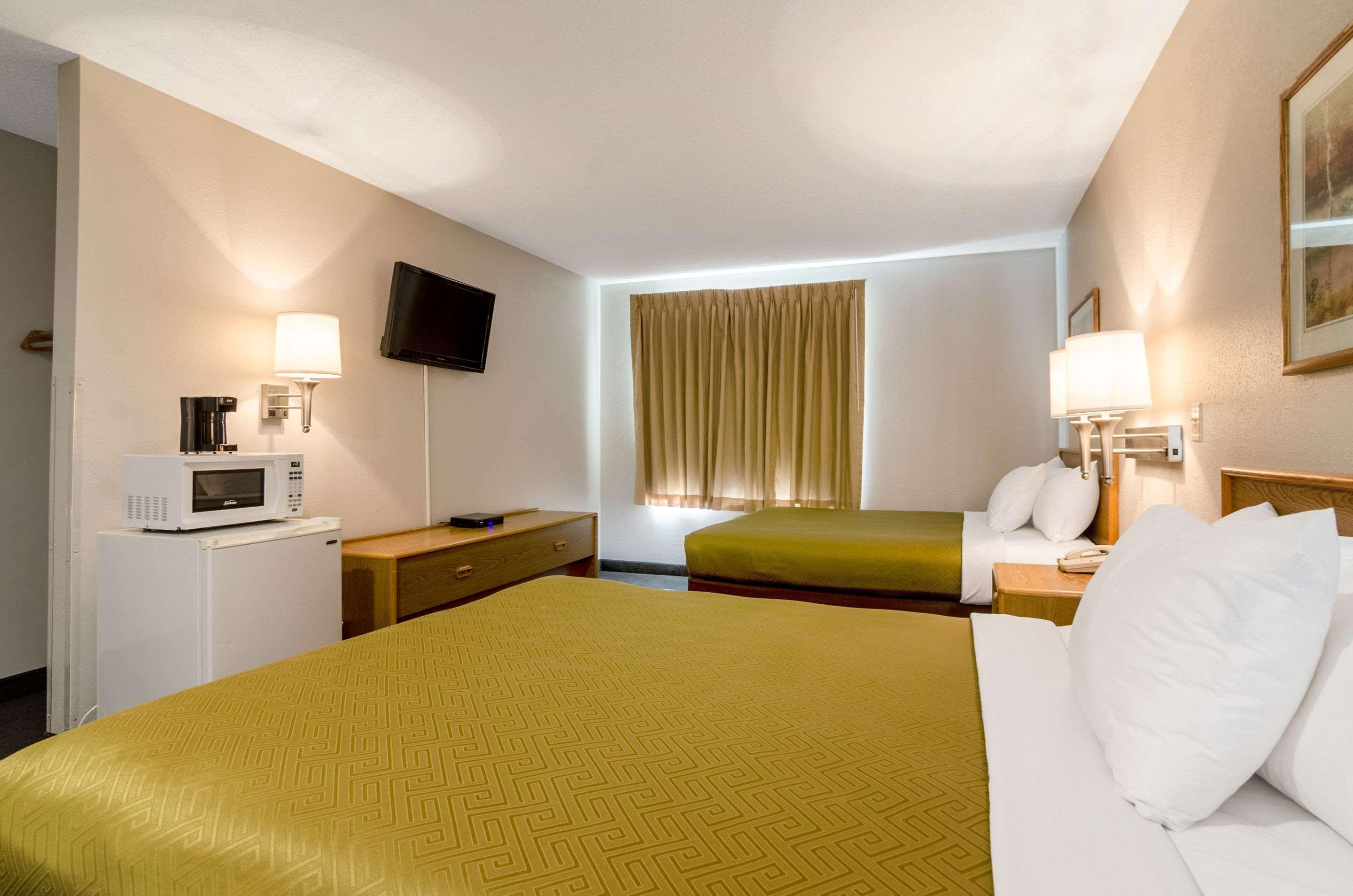 Rodeway Inn Ainsworth Extérieur photo
