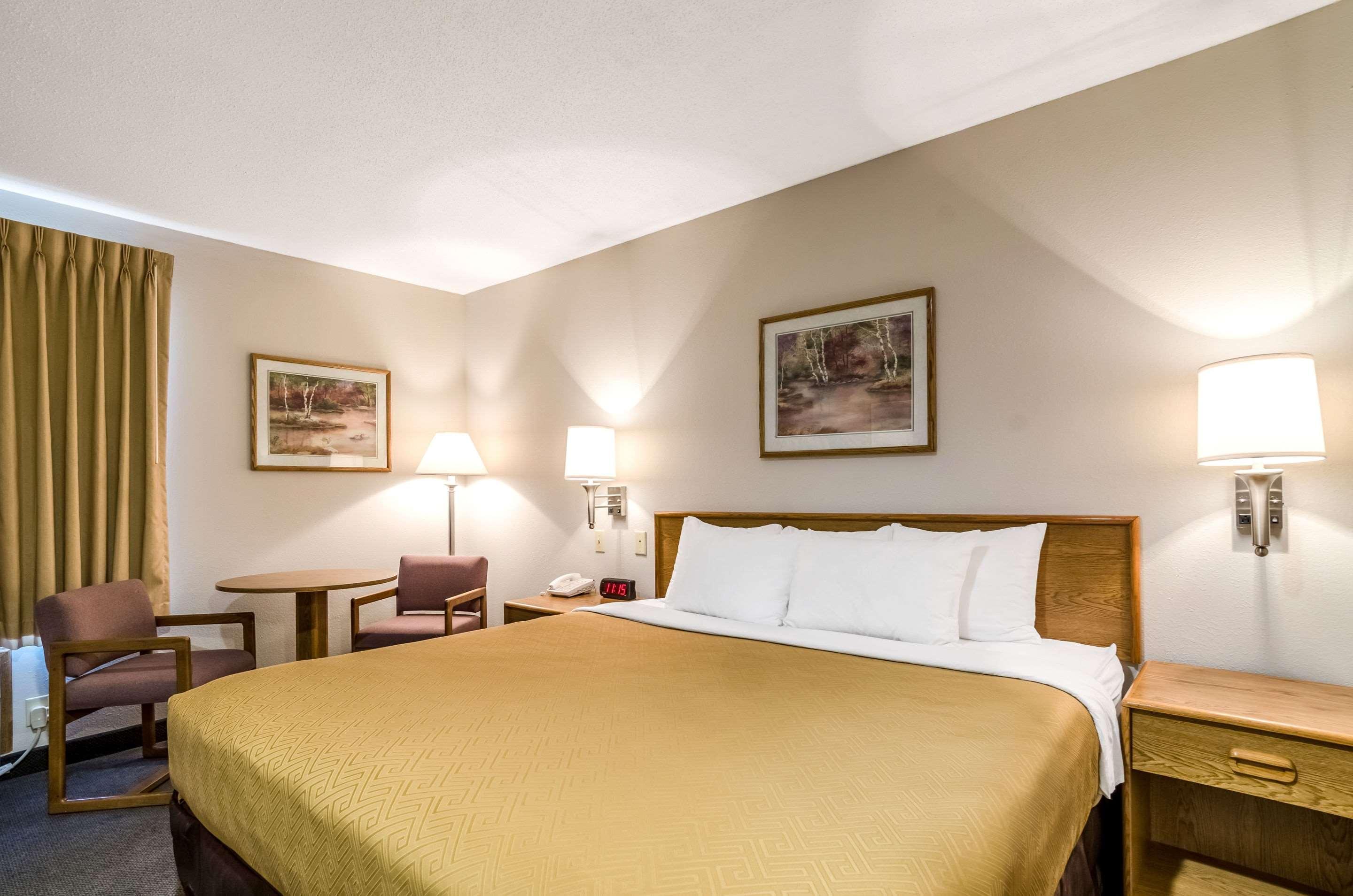 Rodeway Inn Ainsworth Extérieur photo