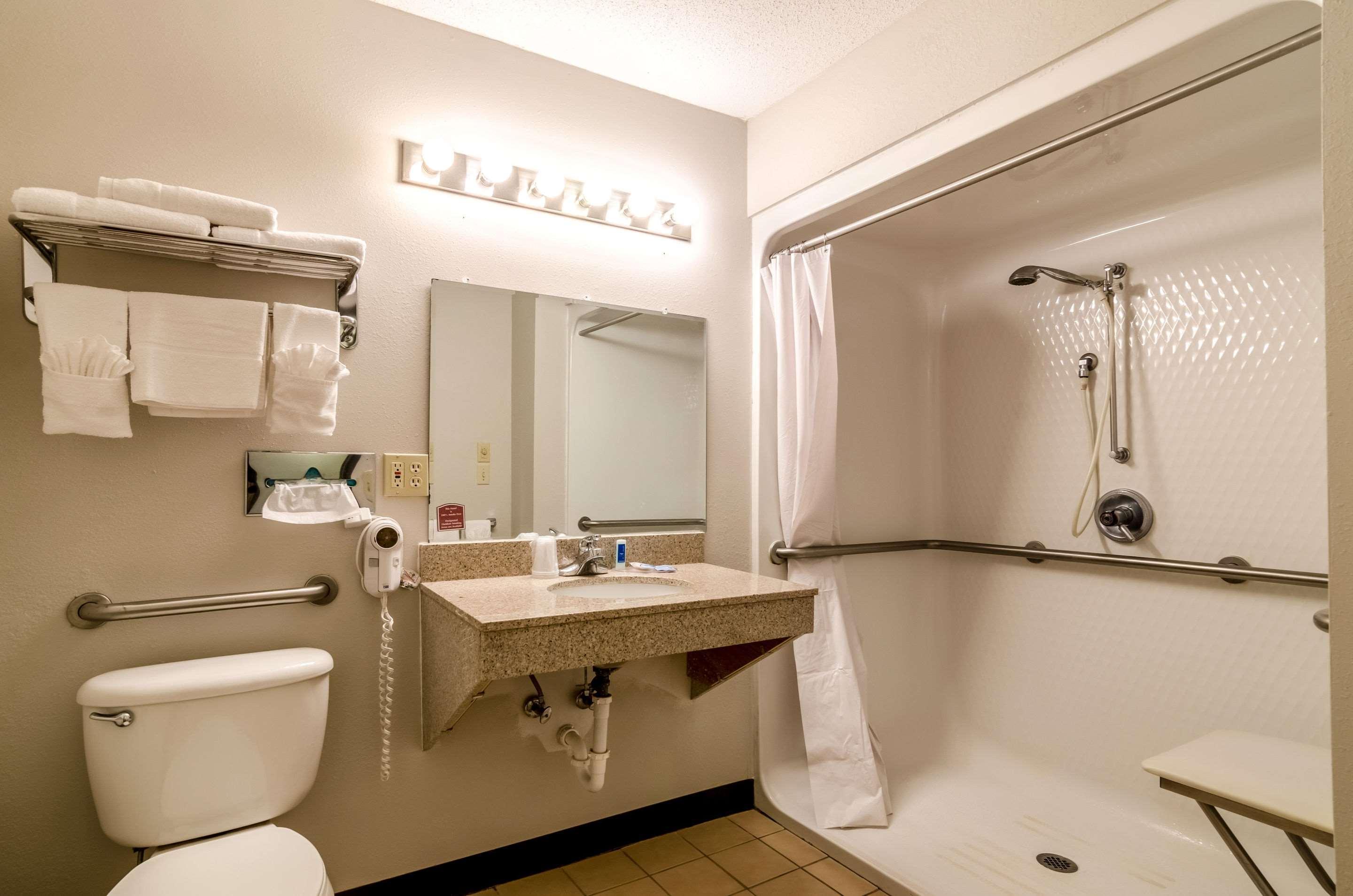 Rodeway Inn Ainsworth Extérieur photo