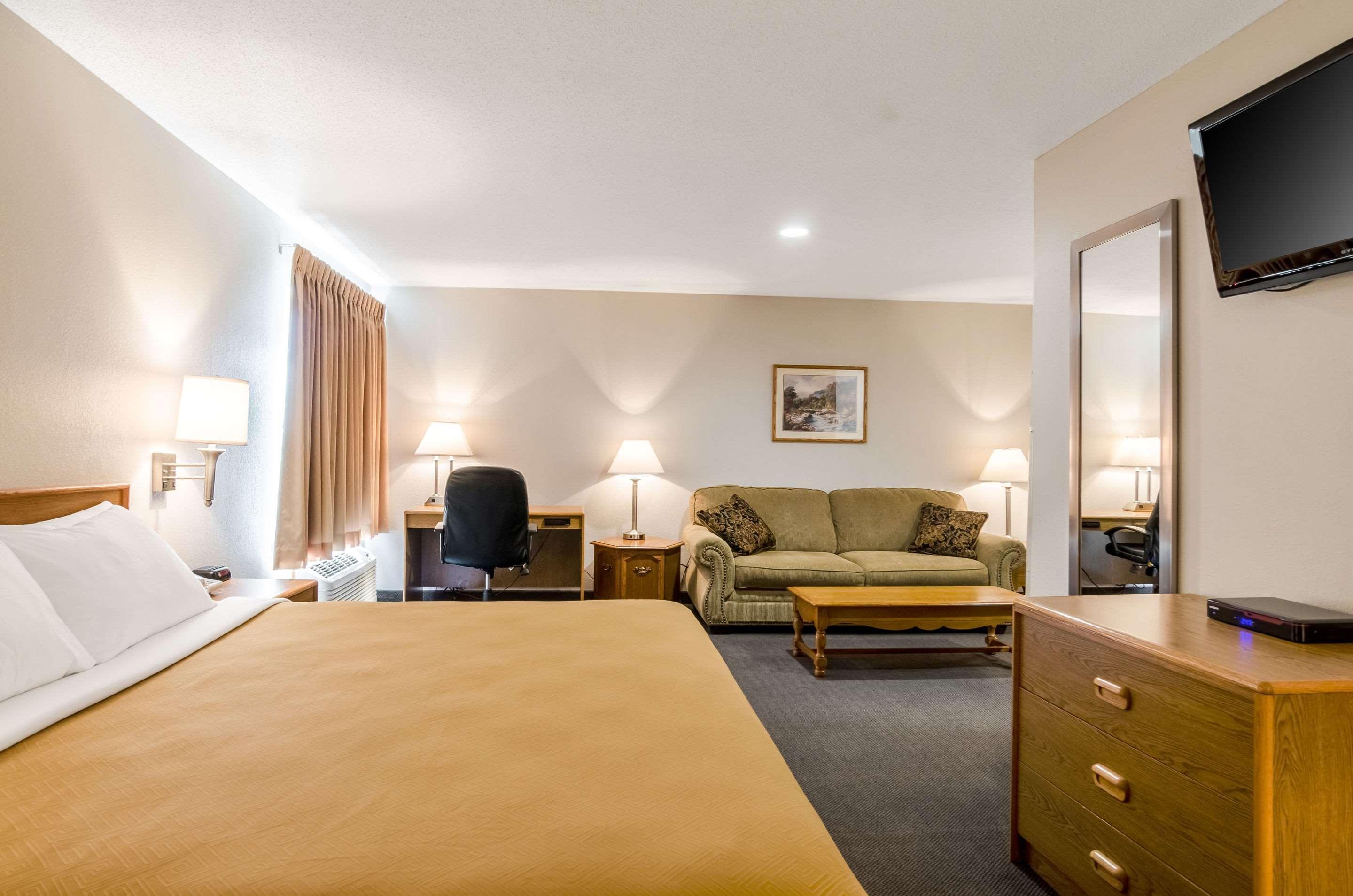 Rodeway Inn Ainsworth Extérieur photo