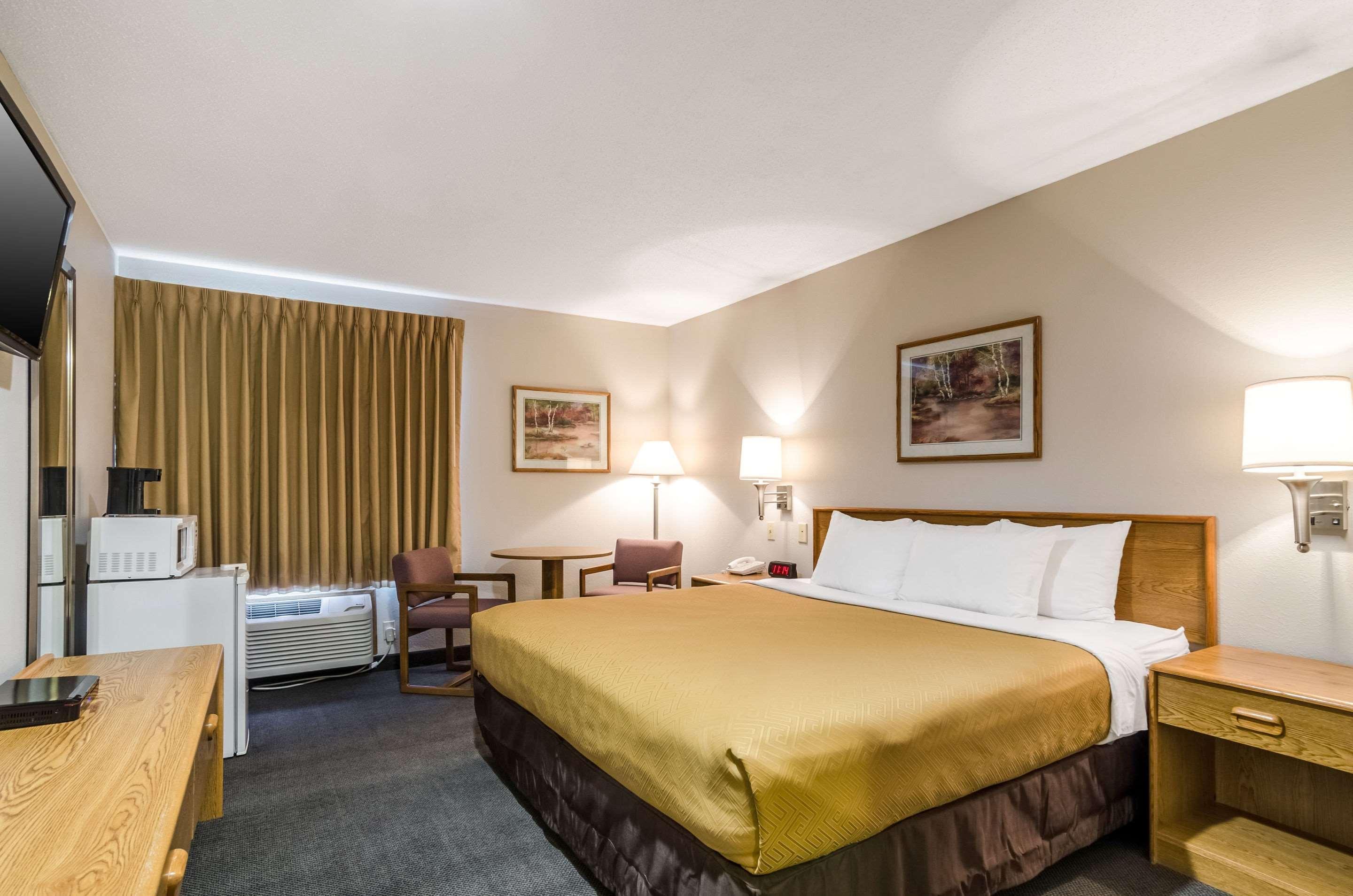 Rodeway Inn Ainsworth Extérieur photo