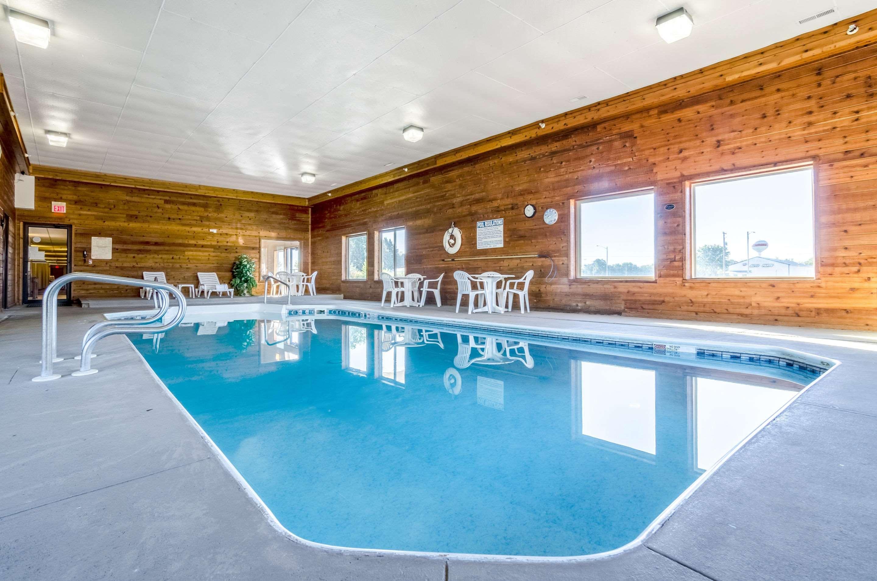 Rodeway Inn Ainsworth Extérieur photo