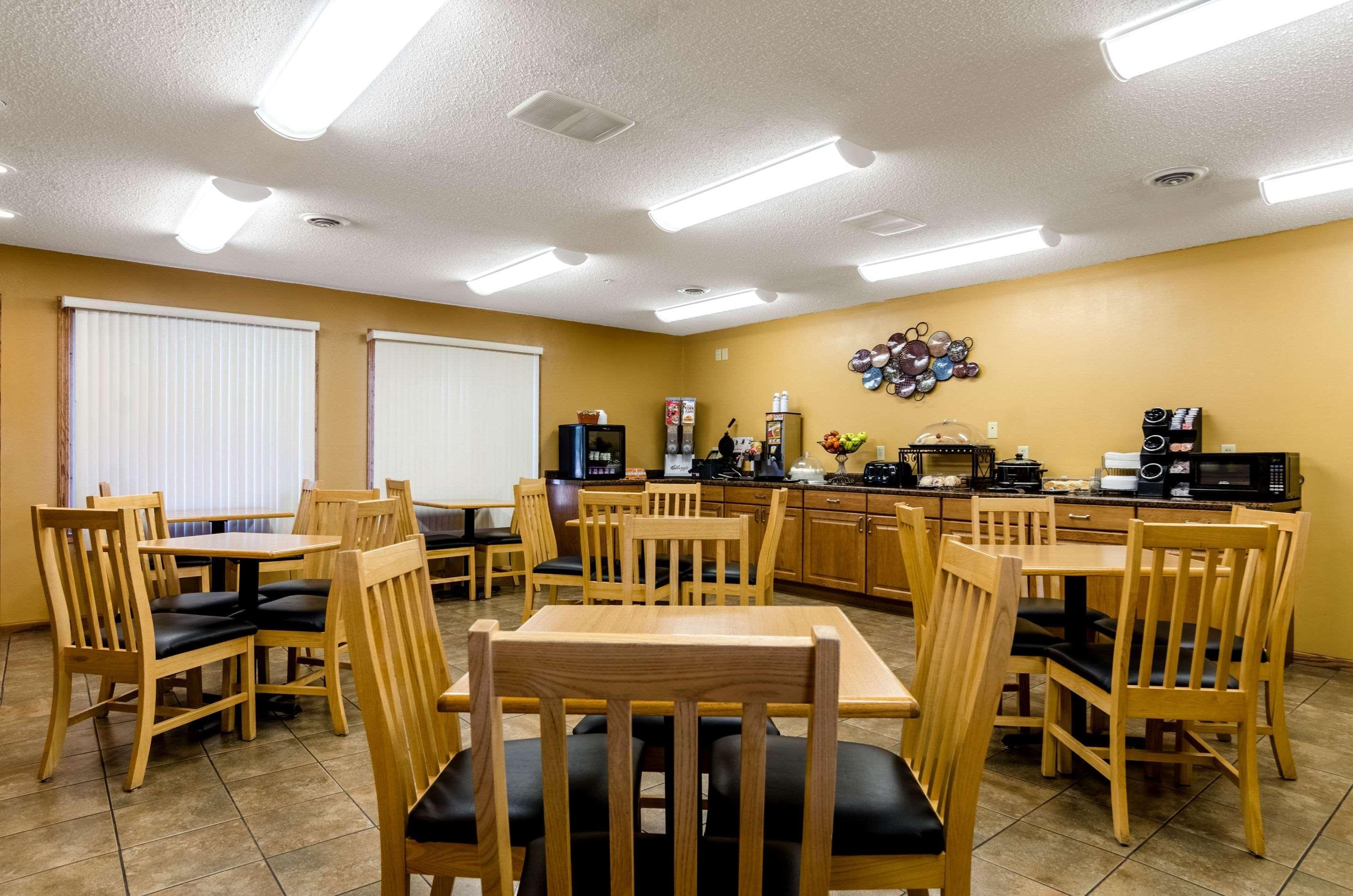 Rodeway Inn Ainsworth Extérieur photo