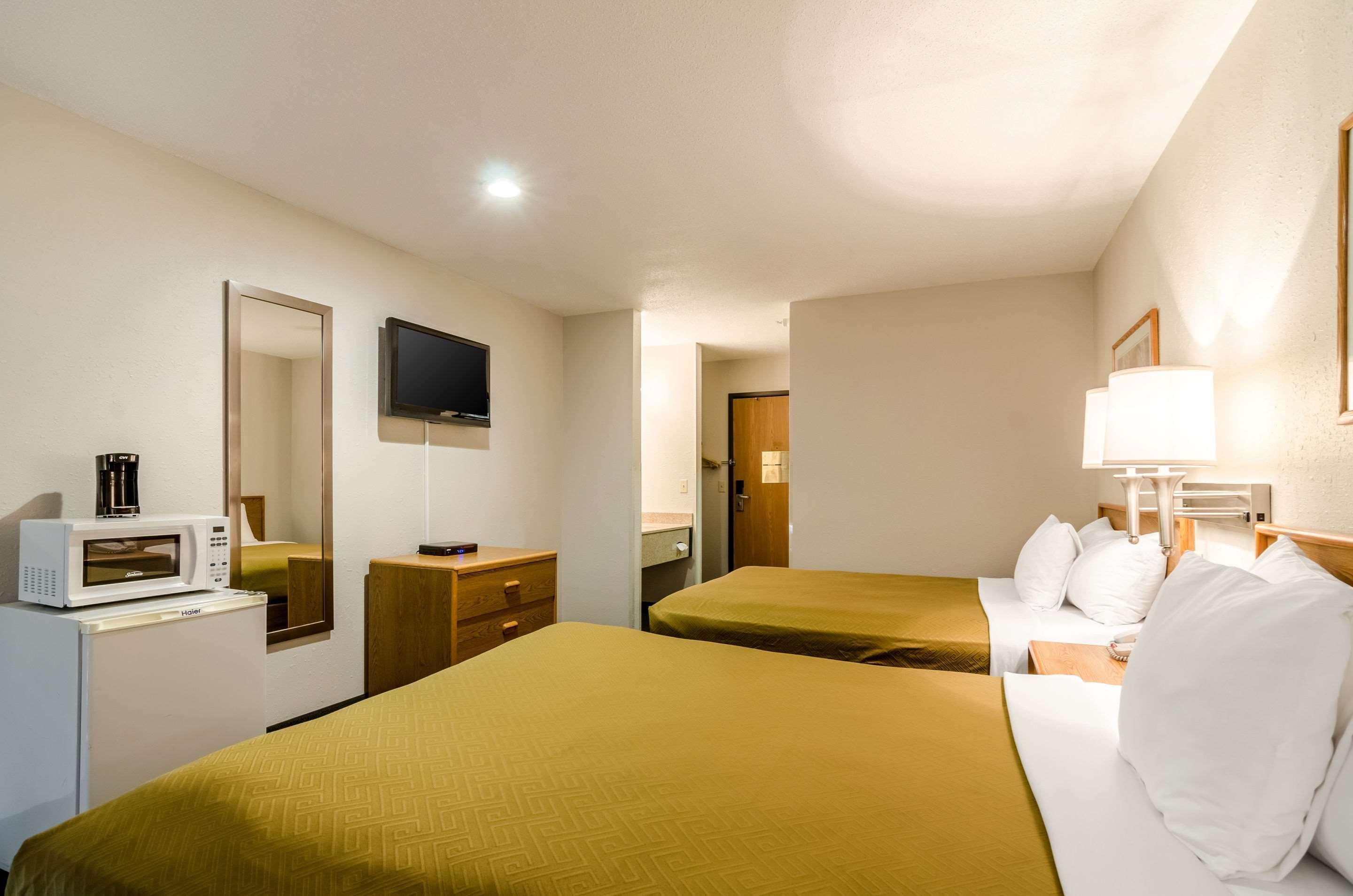 Rodeway Inn Ainsworth Extérieur photo
