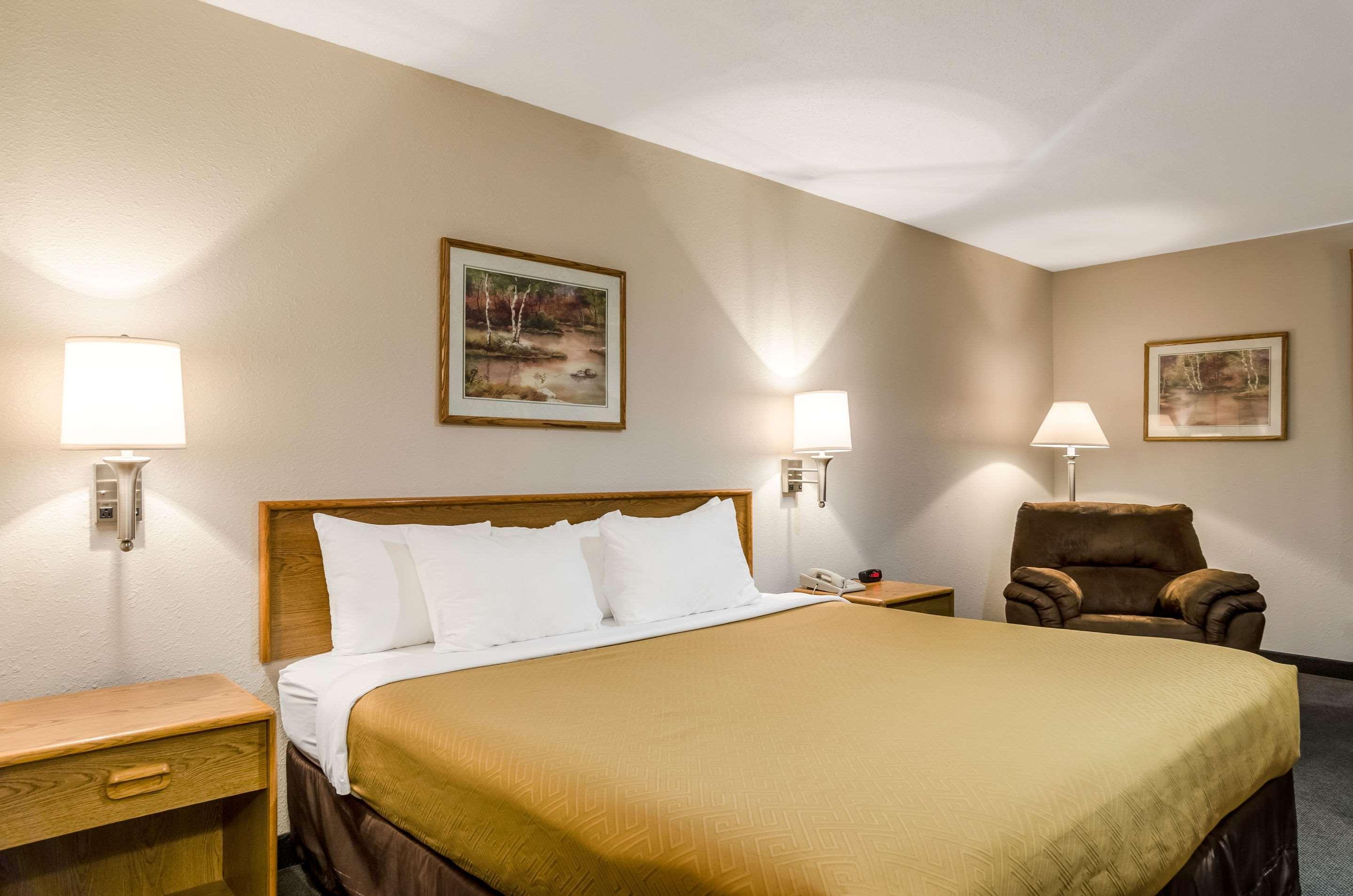 Rodeway Inn Ainsworth Extérieur photo
