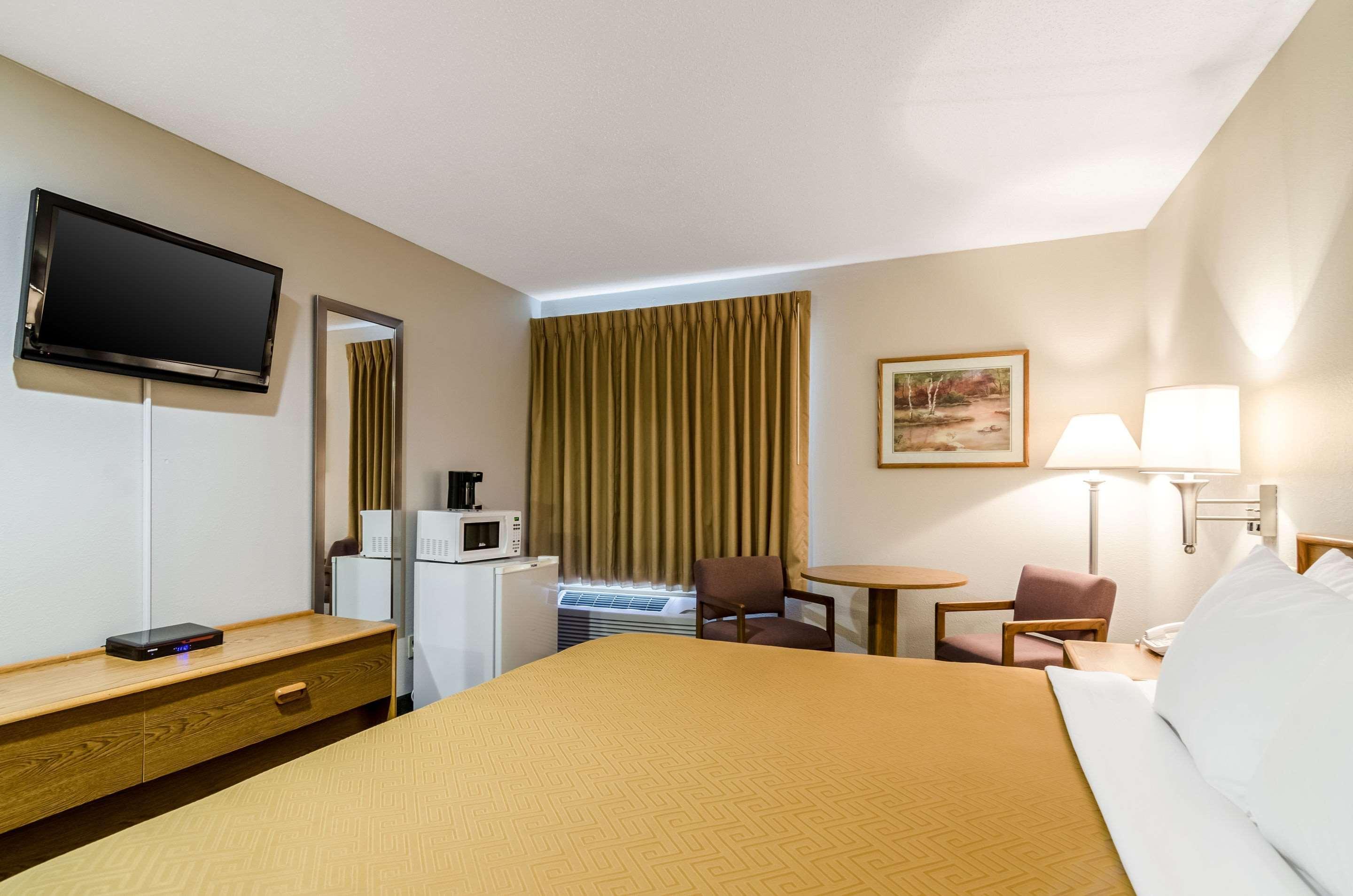 Rodeway Inn Ainsworth Extérieur photo