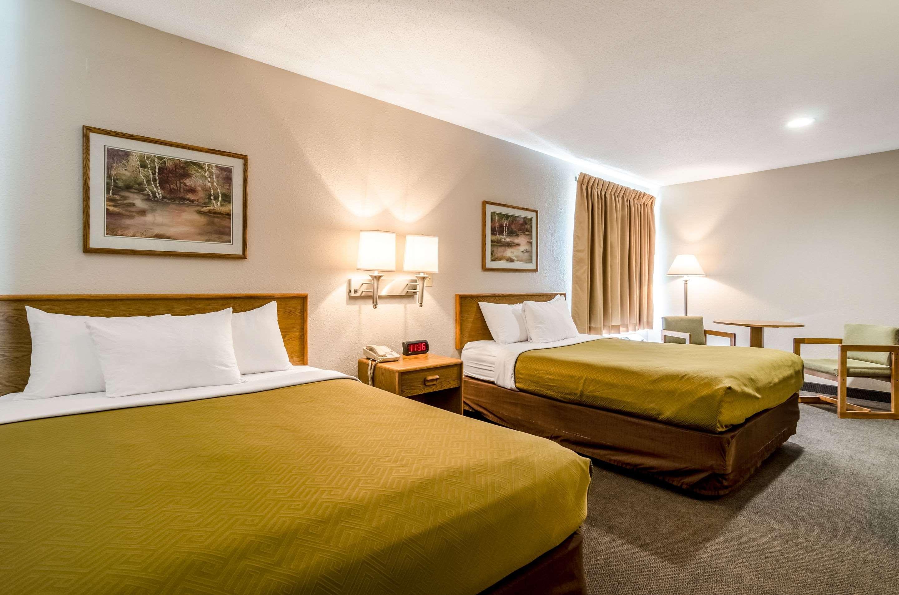 Rodeway Inn Ainsworth Extérieur photo