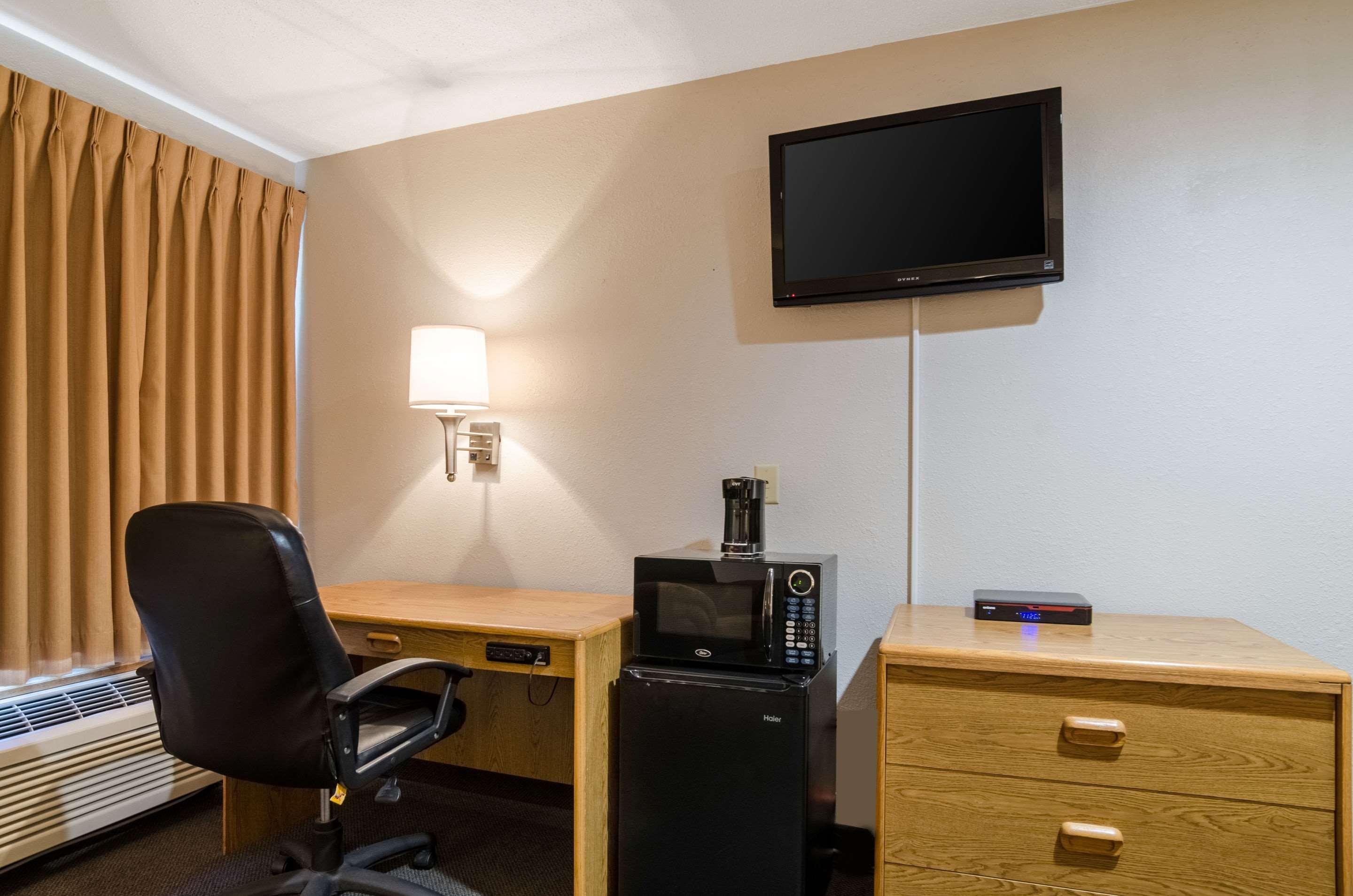 Rodeway Inn Ainsworth Extérieur photo
