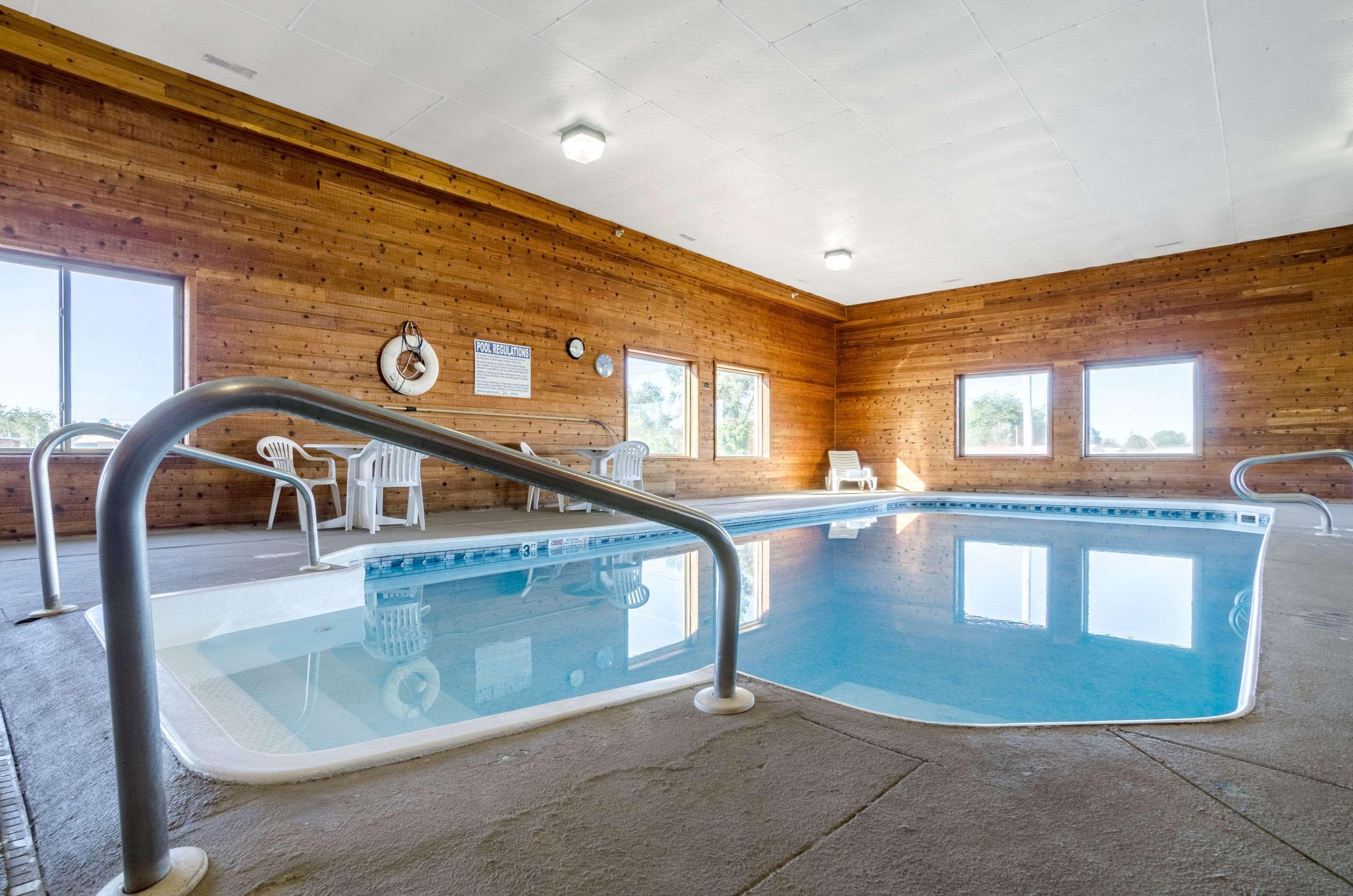 Rodeway Inn Ainsworth Extérieur photo