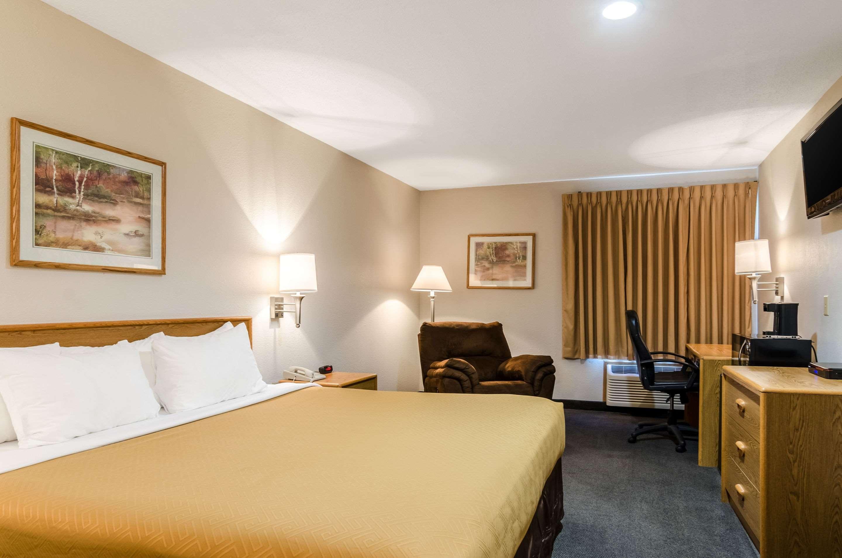 Rodeway Inn Ainsworth Extérieur photo