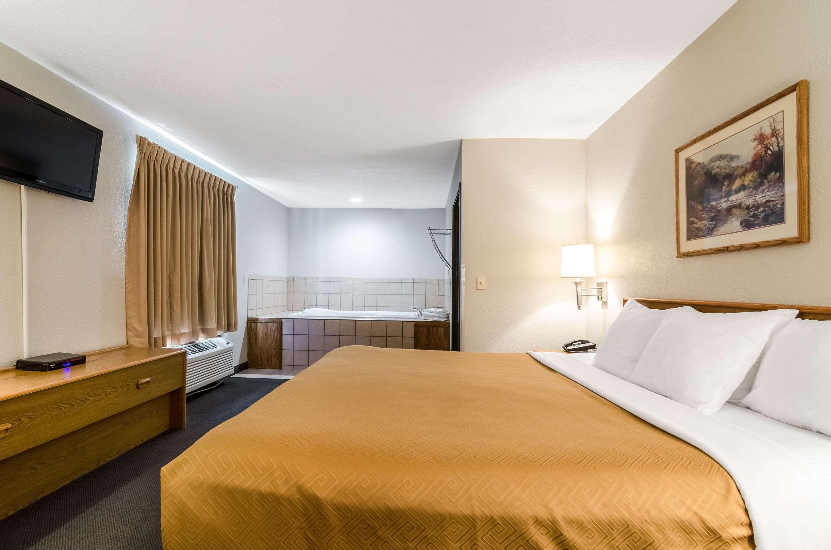 Rodeway Inn Ainsworth Extérieur photo