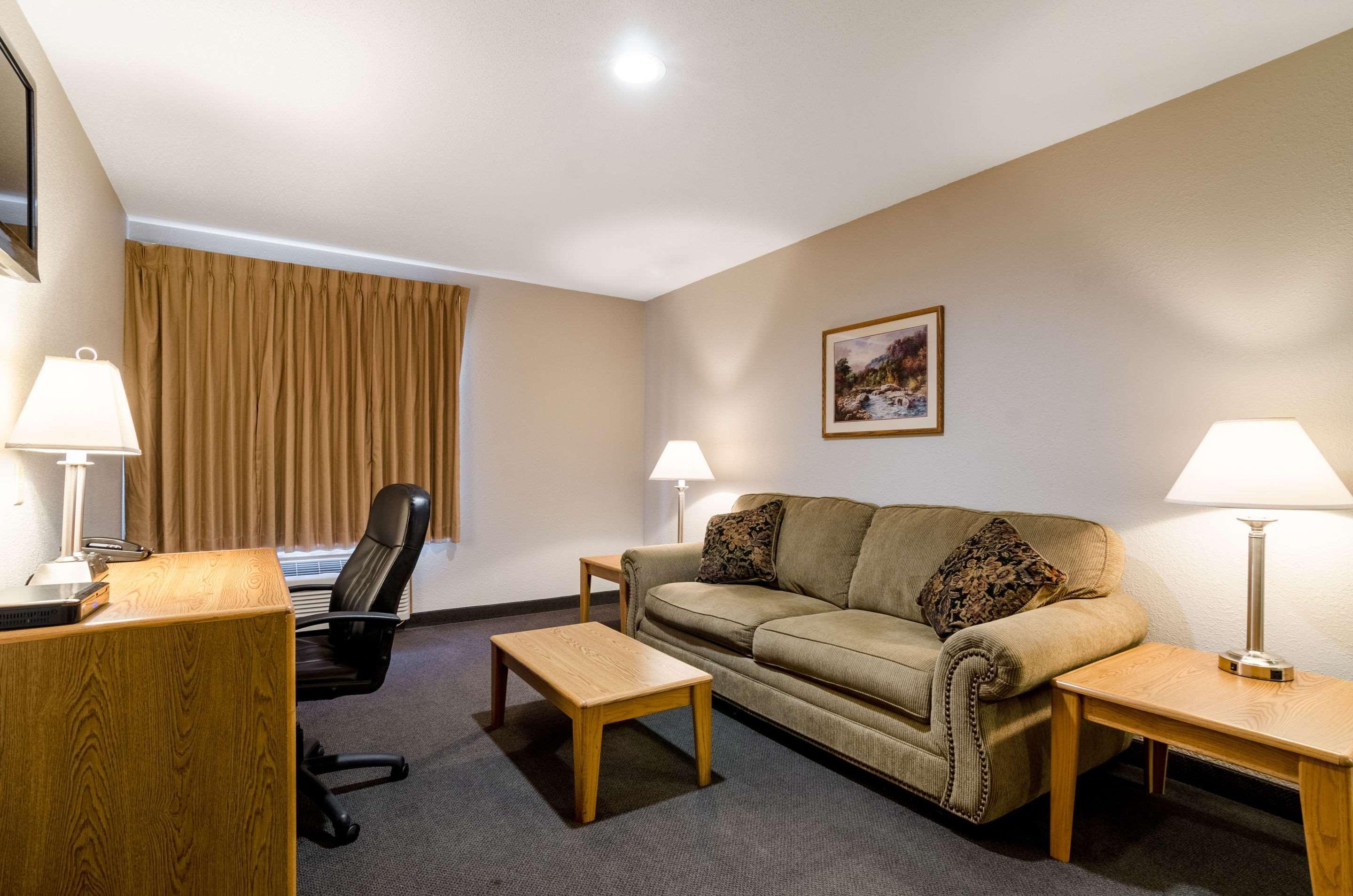Rodeway Inn Ainsworth Extérieur photo