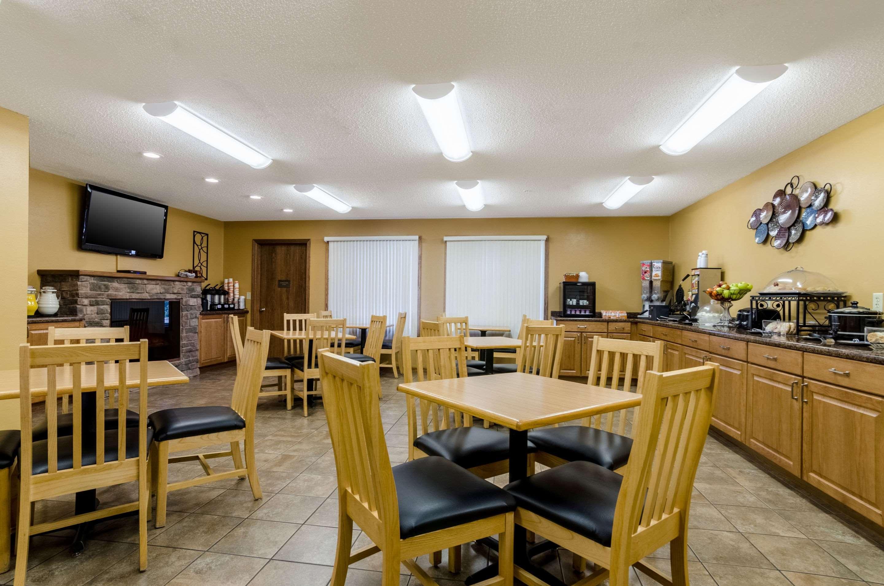 Rodeway Inn Ainsworth Extérieur photo