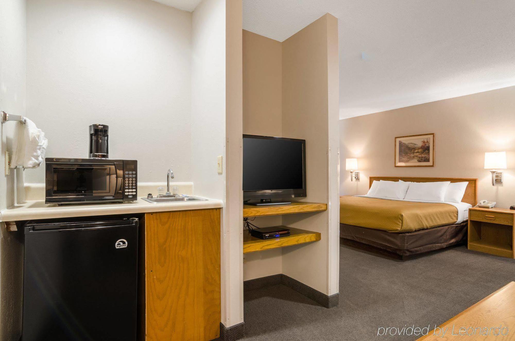 Rodeway Inn Ainsworth Extérieur photo